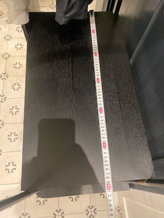 Mueble de entrada negro y dorado