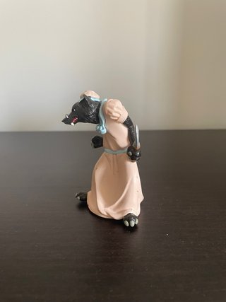 Lupo travestito da nonna con coltello
