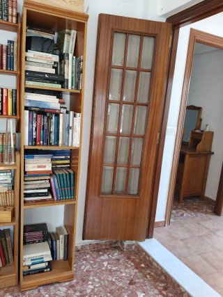 Estanterías de madera maciza