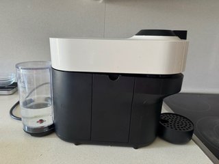 Cafetera Nespresso Vertuo Blanca