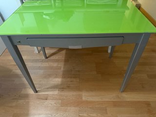 Mesa extensible cristal y metal
