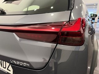 Lexus UX 300H +