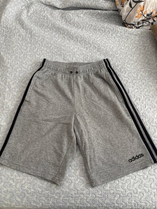 Pantalón corto Adidas gris