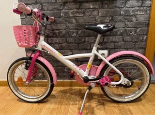 Bicicleta infantil niña rosa y casco de regalo.