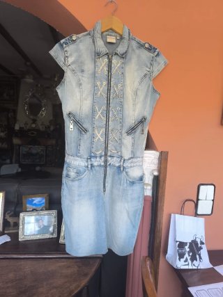 Vestido tejano con cordones y cremallera
