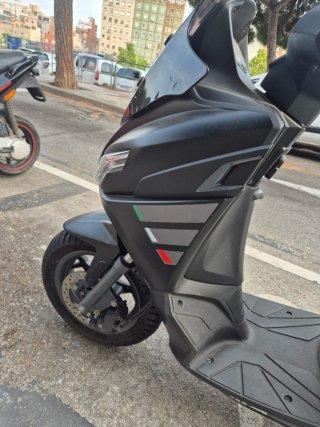 Alquiler Aprilia SXR 50 Scooter