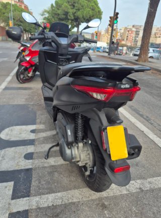 Alquiler Aprilia SXR 50 Scooter