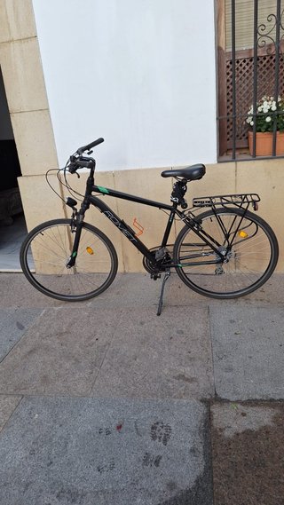 Bicicleta Trekking Rommet Negra