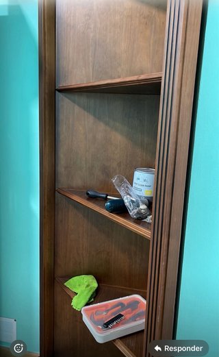 Mueble esquinero vintage de madera y cristal