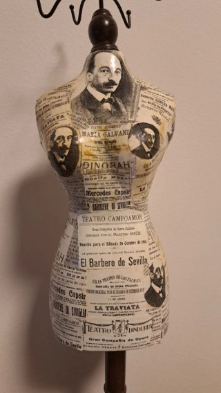 Expositor Joyas Vintage Maniquí Papel Antiguo
