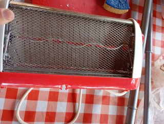 Tostador de pan abierto rojo