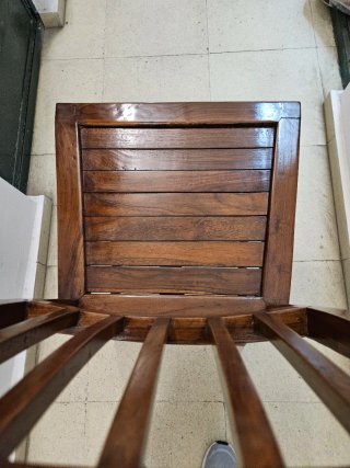 4 Sillas Comedor Madera Teka. Cada una 15 Euros