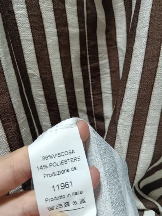Vestido largo rayas escote V volantes