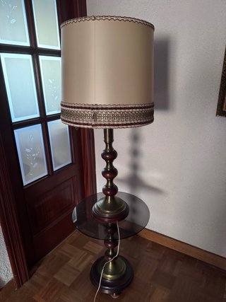 Lámpara de salón de madera y metal