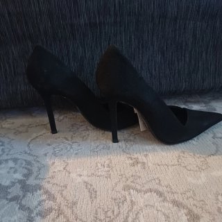 Zapatos de tacón Zara negros