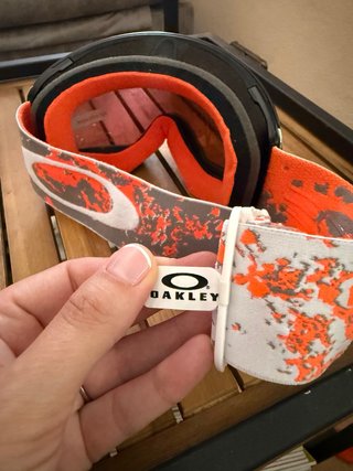 Gafas de esquí Oakley naranjas y rojas
