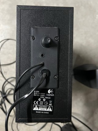 Altavoces Logitech con Subwoofer
