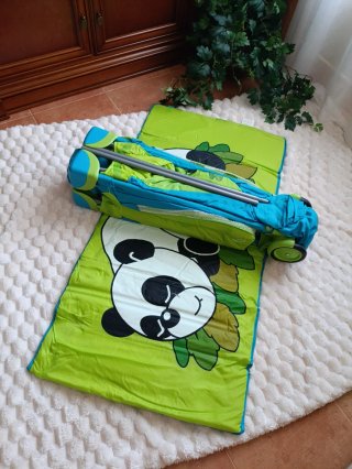 Cuna de viaje 2 en 1. Incluye almohada y colchón.