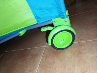 Cuna de viaje 2 en 1. Incluye almohada y colchón.