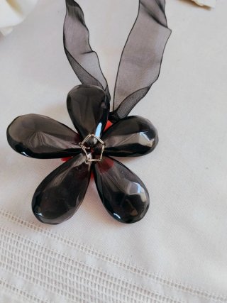 Original Collar Flor Negra y Roja