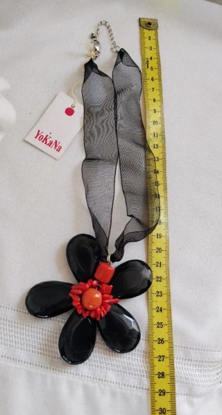 Original Collar Flor Negra y Roja
