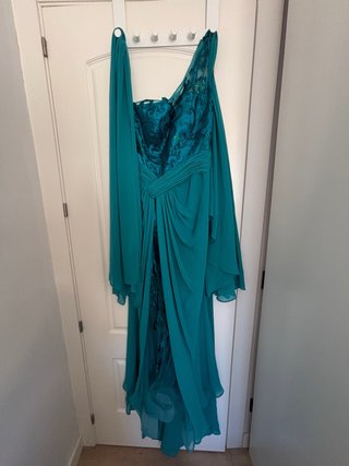 Vestido largo Lexus talla 12 equivalente a S/36.