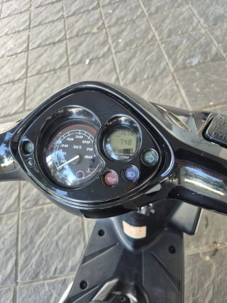 Yamaha Jog RR Scooter Negra y Blanca