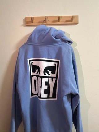 Sudadera OBEY azul celeste con capucha