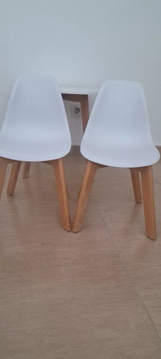 Mesa y 2 Sillas Nórdicas Infantiles
