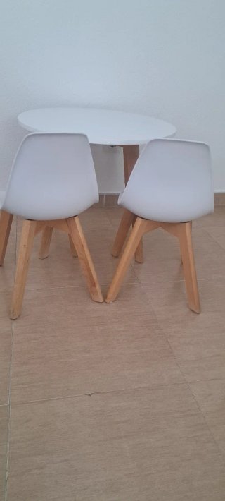 Mesa y 2 Sillas Nórdicas Infantiles