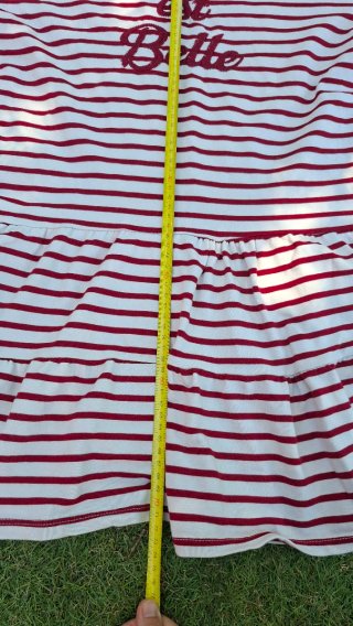 Vestido de rayas rojas y blancas