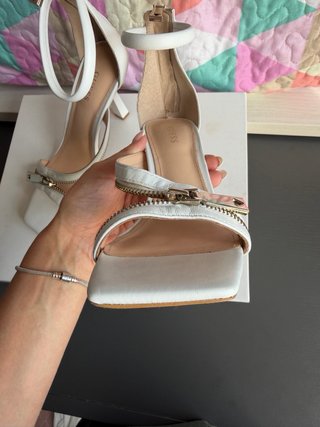 Sandalias Tacón Guess