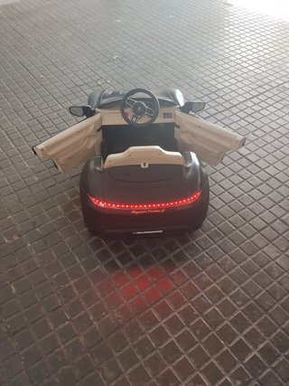 Coche y Mando concargador coche eléctrico infantil