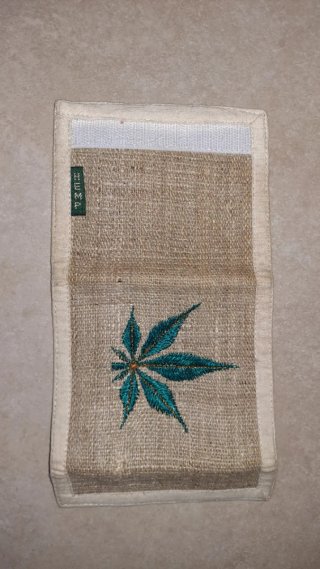 Portafoglio in canapa con foglia di marijuana