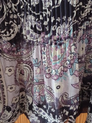 Blusa estampada multicolor y morada