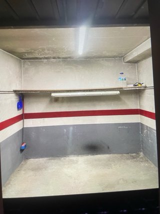 Se aquila plaza de garaje cerrada en las delicias