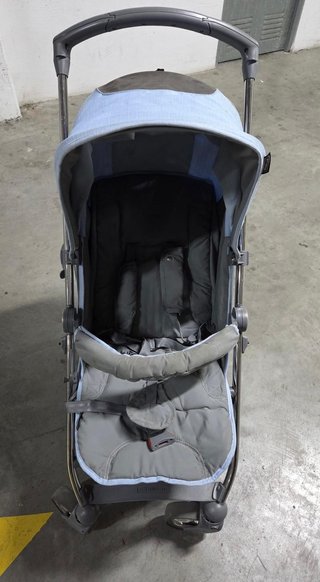 Silla de paseo azul con burbuja incluida