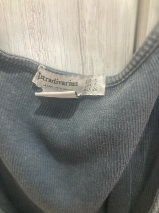 Camiseta Tirantes Mickey Mouse Stradivarius Gris.