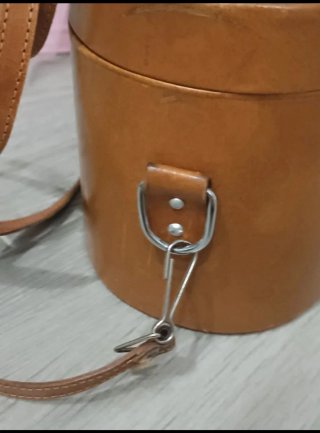 Bolso cubo rígido color cuero
