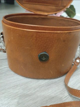 Bolso cubo rígido color cuero
