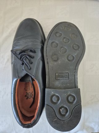 Zapato de cuero negro talla 41