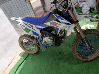 Moto Motocross Azul y Blanca