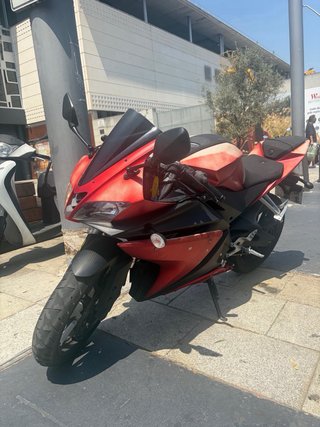 Yamaha YZF 125R 2015 Roja y Negra