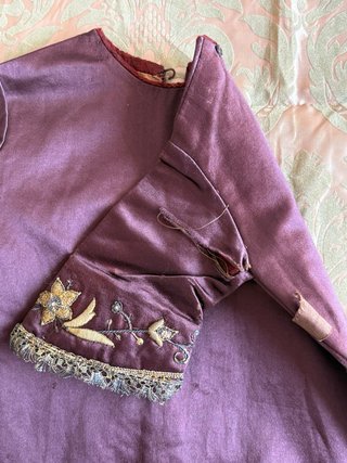 Vestido antiguo seda bordado oro