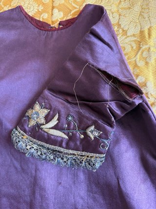 Vestido antiguo seda bordado oro