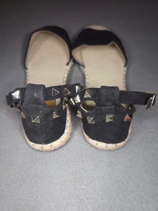 Sandalias negras tachuelas T.41