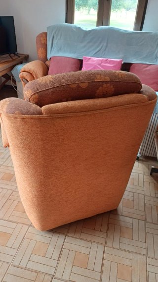 Sofá y dos butacas a juego