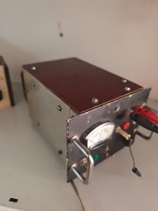 Transformador con Voltímetro AEG