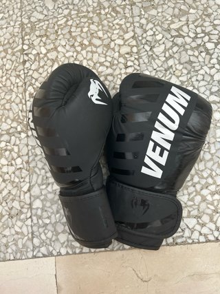 Guantoni Venum Neri