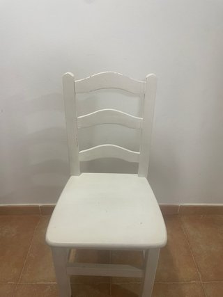 Sillas de madera blancas